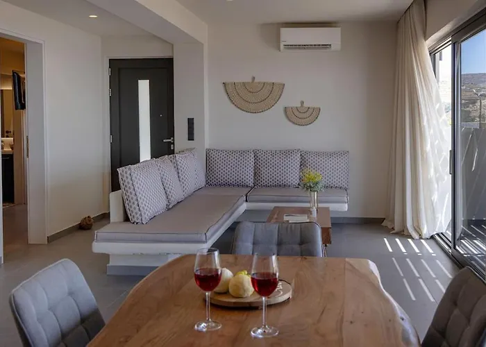 Pearle And Semesterbostad