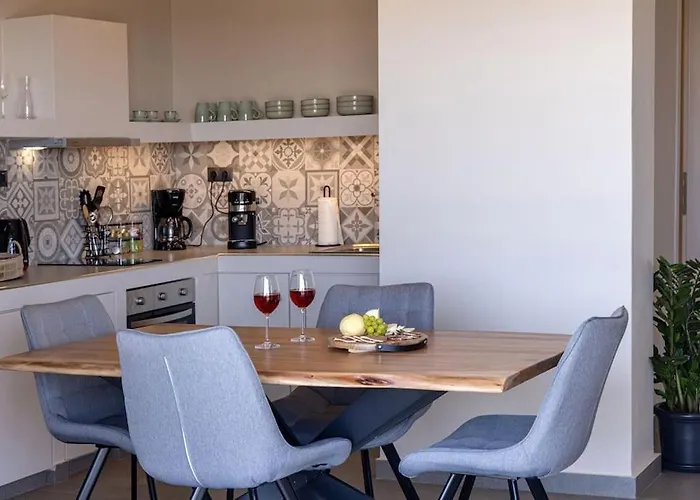 Pearle And Semesterbostad