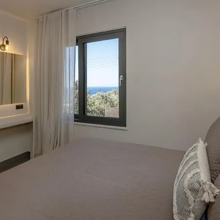 Pearl And Holiday home *